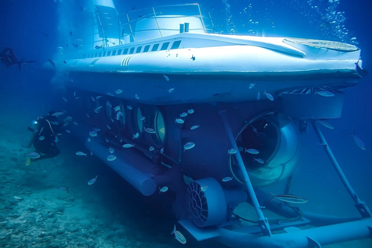 Submarine underwater tour combining adventure, exploration, and marine discovery