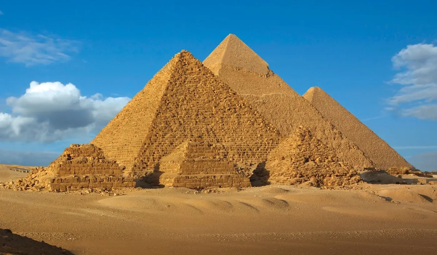 Giza Pyramids tour from Alexandria