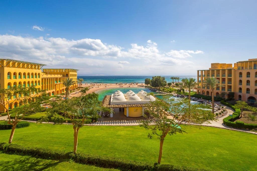 Strand Beach Resort - 8