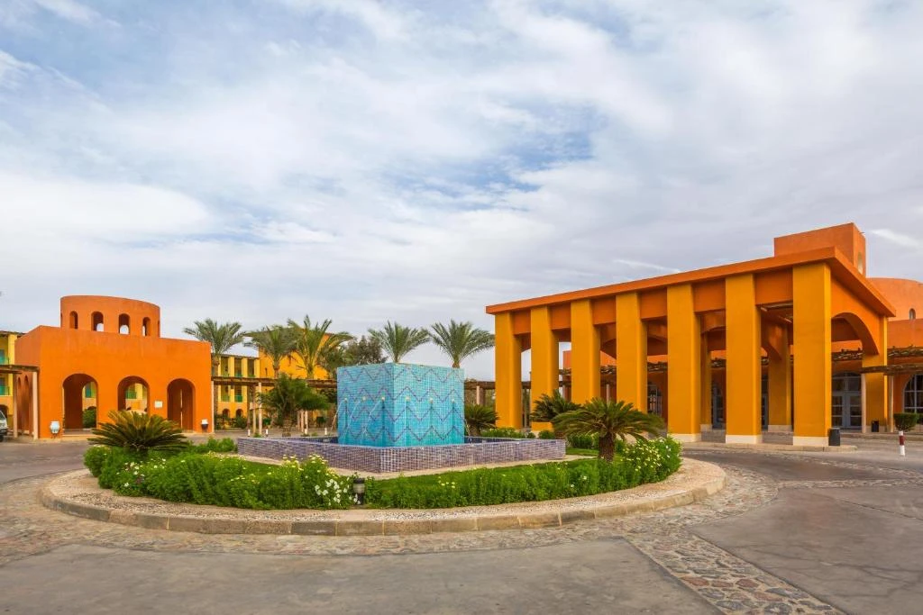 Strand Beach Resort - 9